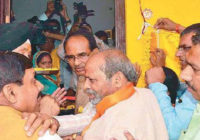 सीएम के पास पहुँचने के लिए मंत्री जैन ने विधायक डॉ. यादव को हाथ पकड़कर हटाया