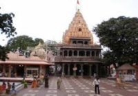 महाकाल मंदिर…श्रद्धालु से रुपए लेकर दर्शन करा रहा था युवक, पकड़ाया