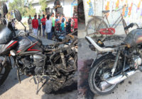 रात में बदमाशों ने लगाई तीन बाइक में आग