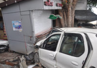 सिंधी कॉलोनी चौराहे पर पान की दुकान में घुसी कार
