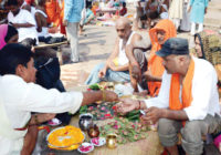 शनि अमावस्या के दिन विदा हो रहे हैं पितर शनि अमावस्या के दिन विदा हो रहे हैं पितर