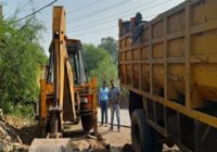 सड़क पर डंपर लेकर उतरा नगर निगम सड़क पर डंपर लेकर उतरा नगर निगम