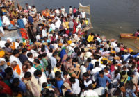 कार्तिक चतुर्दशी पर रामघाट और सिद्धवट पर शिप्रा स्नान करने पहुंचे हजारों श्रद्धालु कार्तिक चतुर्दशी पर रामघाट और सिद्धवट पर शिप्रा स्नान करने पहुंचे हजारों श्रद्धालु