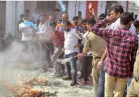 पुलिस बल पहले से मौजूद था फिर भी पुतला दहन नहीं रोक सके पुलिस बल पहले से मौजूद था फिर भी पुतला दहन नहीं रोक सके