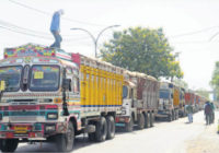 समर्थन मूल्य पर 14 दिन में खरीदे 11 लाख क्विंटल गेहूं, गोदामों के बाहर लगी ट्रकों की कतार