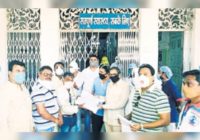 कांग्रेस ने डॉक्टर व स्वास्थ्य कर्मियों पीपीई को किट दी