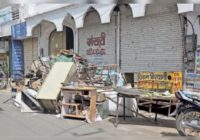 ढांचा भवन की मस्जिद की दुकान का सामान बाहर फेंका, अनैतिक काम का आरोप लगाया