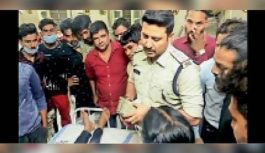 हादसा:रांग साइड आ रहे डंपर ने कार को मारी टक्कर, एक की मौत हादसा:रांग साइड आ रहे डंपर ने कार को मारी टक्कर, एक की मौत