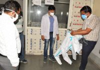 संक्रमण के बीच मरीजों को बंधाई हिम्मत:कोविड मरीजों की सेहत जानने के लिए PPE किट में अस्पताल पहुंचे उज्जैन कलेक्टर संक्रमण के बीच मरीजों को बंधाई हिम्मत:कोविड मरीजों की सेहत जानने के लिए PPE किट में अस्पताल पहुंचे उज्जैन कलेक्टर