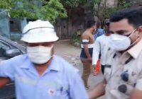 उज्जैन में पति पत्नी और वो का ड्रामा, देखें VIDEO:ड्यूटी का बहाना कर घर से निकले पति को पत्नी ने प्रेमिका के साथ पकड़ा
