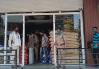 कर्फ्यू में आतिशबाजी की तैयारी:उज्जैन में पटाखे लेकर जा रहे लड़के को पकड़ा तो पता चला दुकान भी खुली