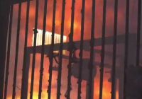 शार्ट सर्किट से लाखों का नुकसान:उज्जैन उद्योग पूरी की कपड़ा फैक्ट्री में आग लगी
