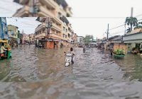 मेरा शहर सरोवर:सड़कें डूबीं, घरों-दुकानों में भरा पानी, जहां खुदा था…वहां कीचड़ में फंसे वाहन