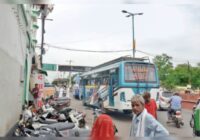 कैसे सुधरेगी यातायात व्यवस्था:अभी भी देवासगेट से चल रही इंदौर की बसें, आगर रोड पर भी जगह-जगह ठहराव