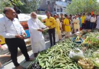 दीप पर्व:देश में पहली बार गोवर्धन पूजा पर गोवंश काे अन्नकूट, फल, हरी सब्जियां व चार प्रकार की रोटियां सहित 56 भोग लगाए