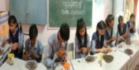 विद्यार्थियों ने मिट्टी के श्री गणेश तैयार कर घर में ही विसर्जन करने का लिया संकल्प विद्यार्थियों ने मिट्टी के श्री गणेश तैयार कर घर में ही विसर्जन करने का लिया संकल्प