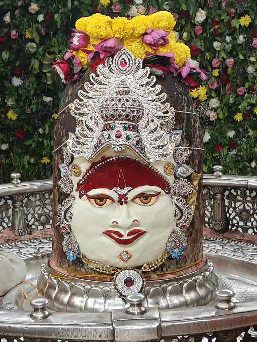 भस्म आरती: बाबा महाकाल का किया गया दिव्य श्रृंगार, श्रद्धालुओं ने लिया बाबा महाकाल का आशीर्वाद