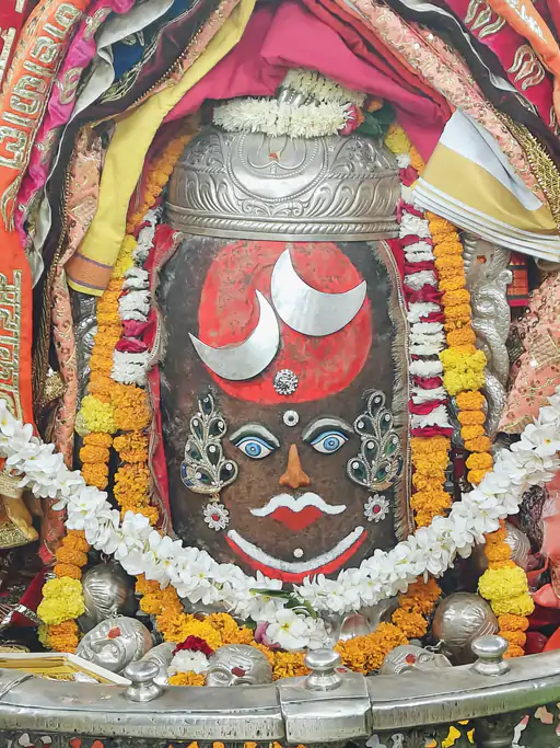 भस्म आरती: सिंदूर, चंद्र, आभूषण अर्पित कर बाबा महाकाल का किया गया दिव्य श्रृंगार!