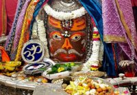 भस्म आरती: राजा स्वरूप में सजे बाबा महाकाल, फल और मिठाई का भोग किया अर्पित …