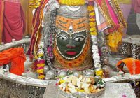 भस्म आरती: मस्तक पर त्रिपुण्ड, भांग, चंदन, ड्राईफ्रूट और आभूषण अर्पित कर बाबा महाकाल का राजा स्वरूप में दिव्य श्रृंगार किया गया!