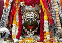 भस्म आरती: मस्तक पर त्रिपुंड और त्रिशूल के साथ डमरू अंकित कर भांग, चंदन, सूखे मेवे और सिंदूर से किया गया बाबा महाकाल का दिव्य श्रृंगार!