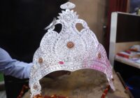उज्जैन के महाकालेश्वर मंदिर में बिहार से आए श्रद्धालु ने चढ़ाया चांदी का मुकुट और नाग कुंडल, मंदिर समिति ने किया सम्मान