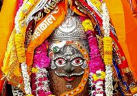 भस्म आरती: महाकाल मंदिर में भस्म आरती से पहले रजत मुकुट और पंचामृत से सजा शिवलिंग, गूंजा ‘जय श्री महाकाल’!