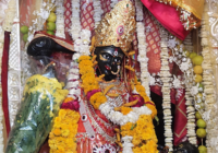 मां बगलामुखी मंदिर में भक्त की भक्ति की मिसाल, गुप्त रूप से अर्पित किया 45 लाख का स्वर्ण मुकुट; मां बगलामुखी की मूर्ति पर हुआ सुशोभित