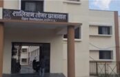 विक्रम यूनिवर्सिटी छात्रावास में इंजीनियरिंग छात्र के साथ रात 1 बजे मारपीट: मां पहुंची उज्जैन, बेटे को साथ लेकर लौटी; पीड़ित छात्र डरा-सहमा!