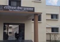 विक्रम यूनिवर्सिटी छात्रावास में इंजीनियरिंग छात्र के साथ रात 1 बजे मारपीट: मां पहुंची उज्जैन, बेटे को साथ लेकर लौटी; पीड़ित छात्र डरा-सहमा!