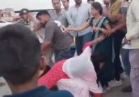 उज्जैन-बदनावर फोरलेन टोल प्लाजा पर मारपीट का वीडियो वायरल, महिला-बच्चों के सामने टूटा वाहन; पुलिस जांच में जुटी