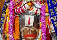 भस्म आरती: उज्जैन में गुरुवार तड़के गूंजी ‘जय श्री महाकाल’ की गूंज, शेषनाग मुकुट और मुण्डमाला से शृंगारित हुए बाबा महाकाल!
