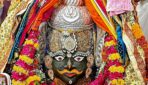 महाकाल मंदिर में ब्रह्ममुहूर्त में शुरू हुई भस्म आरती की पवित्र प्रक्रिया, उमड़े श्रद्धालु; रजत चंद्र, चन्दन और गुलाब से हुआ अलौकिक श्रृंगार!