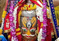 भस्म आरती: महाकाल मंदिर में तड़के हुई भस्म आरती, शेषनाग मुकुट और मुण्ड माला से सजे बाबा के दर्शन!