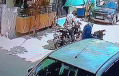 उज्जैन: दिनदहाड़े इंजीनियर के घर से बाइक चोरी, CCTV में कैद हुए बेखौफ बदमाश; पहले भी कर चुके हैं चोरी! उज्जैन: दिनदहाड़े इंजीनियर के घर से बाइक चोरी, CCTV में कैद हुए बेखौफ बदमाश; पहले भी कर चुके हैं चोरी!