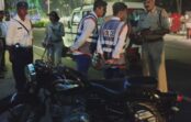 शहर में बुलेट से पटाखा फोड़ने का शौक पड़ा भारी: उज्जैन पुलिस की सख्त कार्रवाई, साइलेंसर के पास बिठाकर पूछी ‘आवाज़’ की सहनशीलता! शहर में बुलेट से पटाखा फोड़ने का शौक पड़ा भारी: उज्जैन पुलिस की सख्त कार्रवाई, साइलेंसर के पास बिठाकर पूछी ‘आवाज़’ की सहनशीलता!