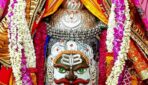 भस्म आरती: तड़के 4 बजे महाकाल के गर्भगृह में हुआ जलाभिषेक और चांदी के पट खुले, शेषनाग मुकुट और रजत मुण्डमाला से सजे बाबा!