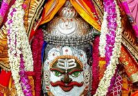 भस्म आरती: तड़के 4 बजे महाकाल के गर्भगृह में हुआ जलाभिषेक और चांदी के पट खुले, शेषनाग मुकुट और रजत मुण्डमाला से सजे बाबा!
