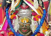 उज्जैन में अलौकिक आरती: भगवान महाकाल को चढ़ाई भस्म, रजत मुकुट और रुद्राक्ष से हुआ श्रृंगार!