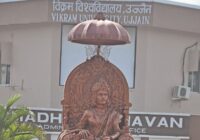 विक्रम विश्वविद्यालय में गोपनीयता पर सवाल: छात्रों से करवाई गई आंसर शीट कोडिंग, कुलपति और छात्र नेता में तीखी बहस; वायरल वीडियो से हड़कंप!