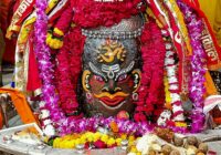 मोगरे-गुलाब की खुशबू से महक उठा नंदी हाल, बाबा महाकाल को अर्पित हुई मुण्डमाला और मिष्ठान