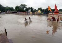 उज्जैन में शिप्रा उफान पर: घाटों के मंदिर जलमग्न, लगातार बारिश से जनजीवन प्रभावित