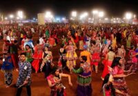 “फूहड़ गानों पर गरबा नहीं चलेगा” – उज्जैन में ताल गरबा महोत्सव में हंगामा: फिल्मी गानों पर नाराज हुए हिंदू संगठन, आयोजकों से मंच पर माफी मंगवाई!