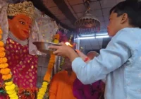 सम्राट विक्रमादित्य से जुड़ी परंपरा आज भी जीवित: महाअष्टमी पर देवी महामाया-महालया को चढ़ा मदिरा भोग, कलेक्टर-एसपी समेत अधिकारियों ने किया माता का पूजन!