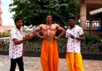 महाकाल लोक को बना दिया पिकनिक स्पॉट? युवक की रील पर मंदिर समिति नाराज़: महाकाल लोक में केसरिया धोती पहन युवक की अर्धनग्न रील वायरल, हिंदू संगठन बोला – संस्कृति का अपमान बर्दाश्त नहीं