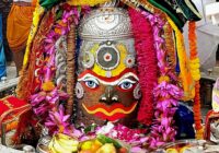 सभा मंडप में स्वस्ति वाचन के बाद खोले गए भगवान महाकाल के पट: पंचामृत से हुआ अभिषेक, शेषनाग मुकुट और मुण्डमाला से सजे भोलेनाथ!