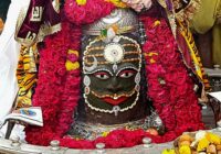 उज्जैन में सोमवार तड़के हुआ भगवान महाकाल का दिव्य श्रृंगार: रजत मुकुट, पुष्पमालाएं और भस्म आरती से सजी महाकाल की भक्ति महिमा, महाकाल के दरबार में गूंजी “हर हर महादेव” की गूंज!