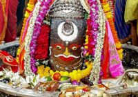 करवा चौथ पर महाकालेश्वर मंदिर में रजत चंद्र से हुआ भगवान का विशेष श्रृंगार, श्रद्धालुओं ने किए पावन दर्शन; भस्म आरती में गूंजा “जय श्री महाकाल”!