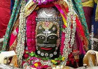 महाकाल के दरबार में गूंजा स्वस्ति वाचन — रजत मुकुट, मुण्डमाला और पुष्पों की सुगंध से सजे बाबा महाकाल, दर्शन को उमड़ा भक्तों का सैलाब!