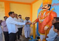 रावण मंदिर में सुबह से उमड़ी भीड़, 8 फीट ऊंची प्रतिमा का ग्रामीणों ने की पूजा और आरती: साल में दो बार चिकली गांव में होता है रावण पूजन और दहन,  चैत्र नवरात्रि और शारदीय नवरात्रि पर भरता है मेला